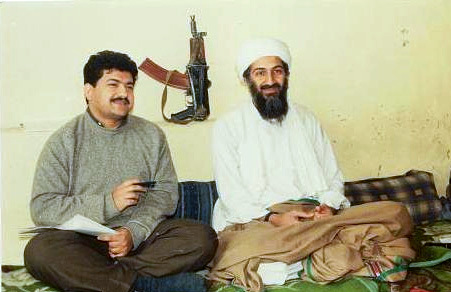 Osama Bin Laden (dreapta). Sursa foto: wikipedia