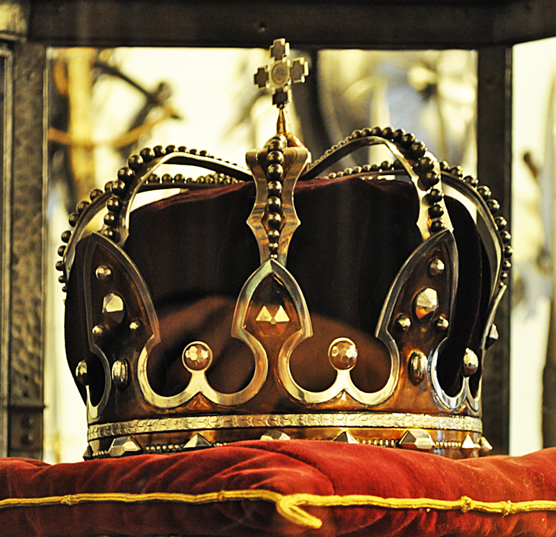 Coroana Romaniei. Ce semnifica podoaba realizata din otelul unui tun otoman