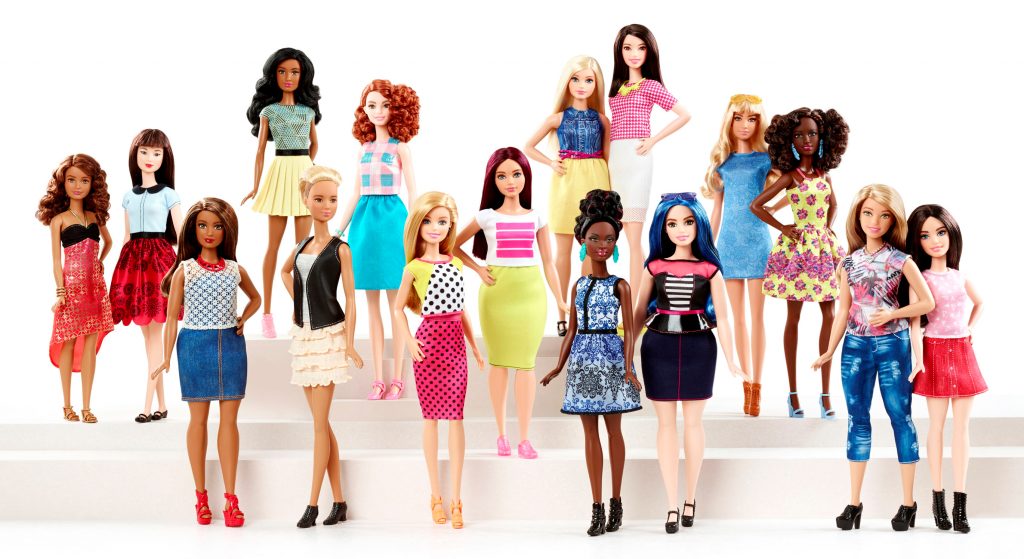 Barbie a implinit 59 de ani. Istoria papusii cu talie de viespe si cu 125 de profesii