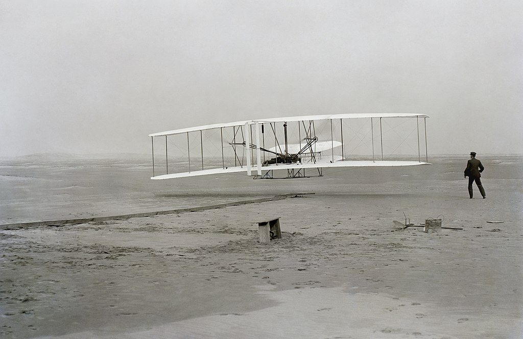 Fratii Wright. Americanii care au intrat in istorie efectuand primul zbor cu un aparat cu motorFratii Wright. Americanii care au intrat in istorie efectuand primul zbor cu un aparat cu motor