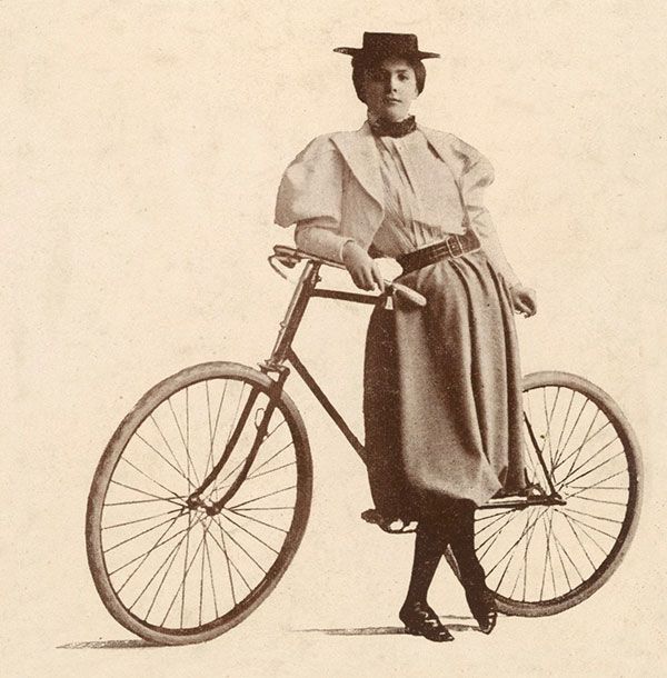 Cine a creat bicicleta? Stiati ca primul vehicul pe doua roti era realizat din lemn